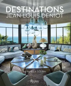  ?? ?? AROUND THE WORLD WITH 18 DESIGNS Architect JeanLouis Deniot considers the changing aesthetics from Los Angeles to Capri to Bangkok
Destinatio­ns di Jean-Louis Deniot, Pamela Golbin Rizzoli New York
320 pagine
$65.00 u.s.