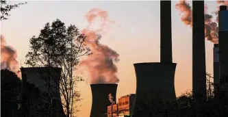  ?? Kendrick Brinson/new York Times file ?? A report by San Francisco-based climate think tank Energy Innovation finds that nearly all U.S. coal plants are more costly to operate than it would be to replace them with renewable projects.