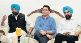  ??  ?? ■ Leader of opposition Sukhpal Singh Khaira with Aman Arora and Kanwar Sandhu during a meeting of AAP MLAs at his residence in Sector 16, Chandigarh, on Monday. KESHAV SINGH/HT