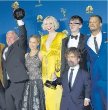  ?? AFP ?? El elenco de ‘Game of Thrones’ celebró con amplia efusividad.