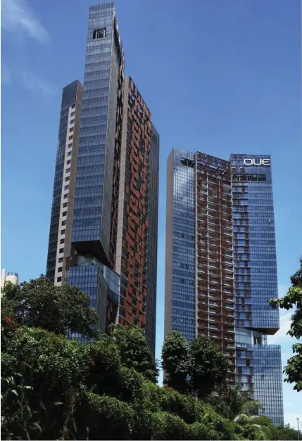  ?? PICTURES: SAMUEL ISAAC CHUA/THE EDGE SINGAPORE ?? The 1,604 sq ft unit at OUE Twin Peaks is up for sale via private treaty