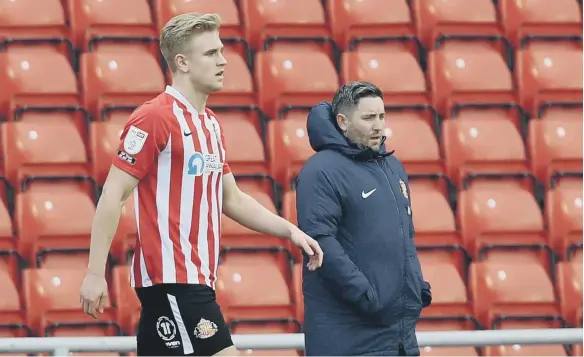  ??  ?? Lee Johnson discusses on Oliver Younger, Josh Hawkes and Anthony Patterson’s Sunderland first-team chances. Picture by Frank Reid.