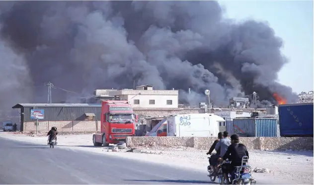  ?? Agence France-presse ?? ↑
Smoke billows from a warehouse after a shelling in Sarmada in Idlib, Syria, on Saturday.