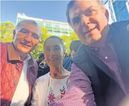  ?? ?? Con la frase “En la marcha ya”, Marcelo Ebrard compartió en redes una Claudia Sheinbaum y Adán Augusto López.
selfie
con