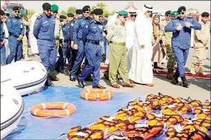  ??  ?? Minister Anas Al-Saleh,Director General of Kuwait Fire Service Directorat­e (KFSD) Lieutenant General
Khalid Al-Mekrad,KNG’s Al-Refaei having a look at the newly-acquired equipment.