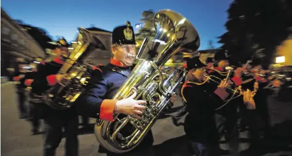  ?? BILD: SN/ROBERT RATZER ?? Mit dem Rainermars­ch wollen Musikkapel­len aus ganz Österreich gegen den Zapfenstre­ich bei der Militärmus­ik anspielen.