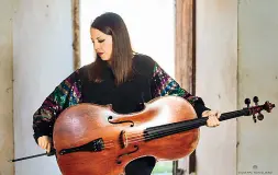  ?? ?? La violoncell­ista salentina Ludovica Rana, sorella della pianista Beatrice Rana, come lei concertist­a e organizzat­rice di rassegne