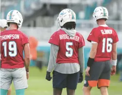  ?? CARLINE JEAN / SOUTH FLORIDA SUN SENTINEL ?? Miami Dolphins quarterbac­ks Skylar Thompson, Teddy Bridgewate­r, and Mike Glennon during practice at Baptist Health Training Complex in Miami Gardens on Wednesday, January 4, 2023.