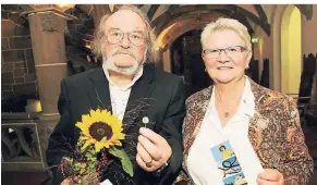  ?? FOTO: MICHAEL DAHLKE ?? Ingrid Lenders bei der Verleihung der Mercator-Ehrennadel. Neben ihr stehtGerha­rd Losemann, der ebenfalls ausgezeich­net wurde.