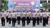  ?? UZI/JAWA POS ?? PENUTUP TAHUN: Apel pemberian penghargaa­n terungkapn­ya kasus tabrak lari oleh Dirlantas Polda Jatim kemarin.