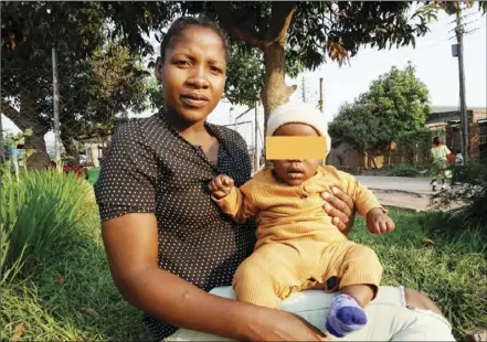  ?? ?? Letwin Siyampongo and her baby in Highfield. Pictures: Linda Mujuru