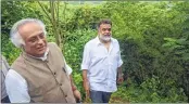  ?? –PIC: BL SONI ?? Former Union Minister Jayaram Ramesh, along with former Mumbai Congress president Sanjay Nirupam visits Aarey Colony.