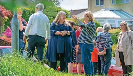  ?? WELSH GOVERNMENT ?? Minister for Climate Change Julie James visits Golf Road in New Inn for Internatio­nal Day of Biodiversi­ty