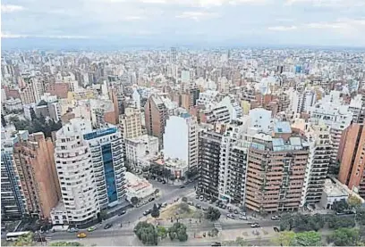  ?? LA VOZ/ARCHIVO ?? MERCADO. En la ciudad de Córdoba aumenta la cantidad de inmuebles ofrecidos para la venta por la retirada de los inversores