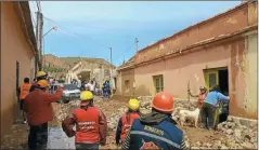  ?? TELAM ?? TRABAJOS. Deberán retirar escombros y rearmar unas 50 casas.