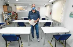  ?? Foto: Ulrich Wagner ?? Fahrschule­n dürfen seit dem 11. Mai wieder arbeiten. Doch nur unter bestimmten Voraussetz­ungen – etwa strengen Hygienereg­eln. Bei Michael Buhmann wird nun auf den Abstand geachtet.