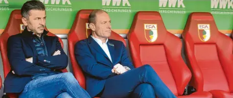  ?? Foto: Ulrich Wagner ?? Zwei Väter des Erfolgs beim FC Augsburg: Sportdirek­tor Marinko Jurendic (links) und Trainer Jess Thorup.