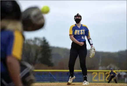  ?? PETE BANNAN — MEDIANEWS GROUP ?? Downingtow­n West pitcher Aubrey Wright throws a pitch for a strikeout to catcher Meghan Sinkus against Kennett Friday afternoon at home.