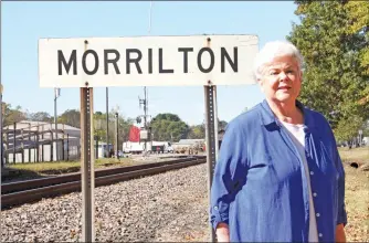  ?? SAM PIERCE/RIVER VALLEY & OZARK EDITION ?? Brenda Cahill was recently named the Morrilton Area Chamber of Commerce Citizen of the Year. Morrilton Mayor Allen Lipsmeyer said Cahill “is a jewel that every community wants.”