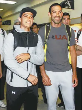  ?? FOTO: IVÁN LÓPEZ ?? Lombardo Ontiveros y Juan Vírgen a su llegada a México