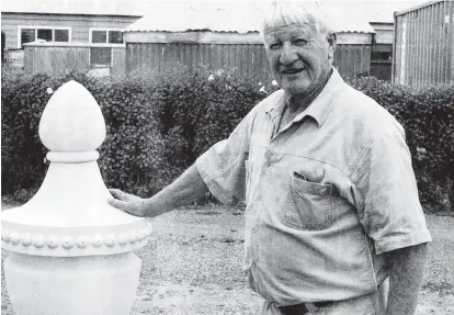  ?? PHOTO: OAMARU MAIL ?? Handiwork . . . Bill Dooley stands with an Oamaru stone carving for a 2007 profile in the
Oamaru Mail.