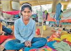  ?? HT PHOTO ?? ■ The youngest of 10 siblings, Ragini Bansal lives under a flyover in Lucknow with her mother, who works as a domestic help in the city.