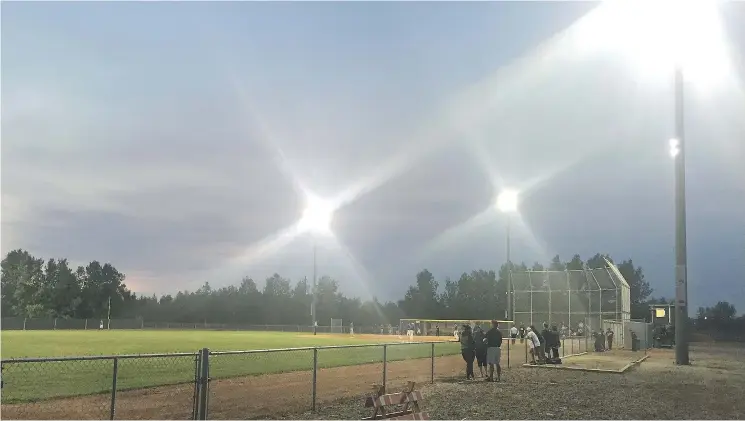  ?? QC PHOTO BY ROB VANSTONE ?? Night games at Rambler Park can be a treat for fastball fans.