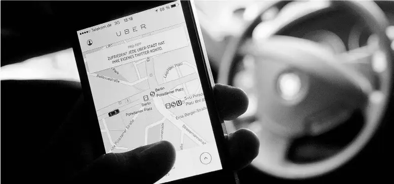  ?? BRITTA PEDERSEN / Gett
y Imag
es ?? Bylaw officers in Ottawa recently fined Uber drivers for operating taxis without a licence.