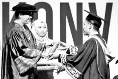  ??  ?? Jim (right) receiving his MBA from the Open University Malaysia during the convocatio­n ceremony yesterday.