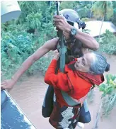  ?? — ARUNCHANDR­ABOSE ?? The Navy airlifts an old woman from the terrace of a house in North Paravur during a sortie in which they took DC photograph­er Arunchandr­abose along.