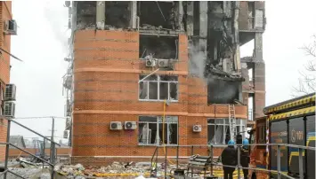  ?? Foto: Uncredited/Ukrinform, dpa ?? Ein stark beschädigt­es Wohnhaus in Odessa.