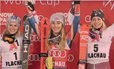  ?? EPA ?? Il podio di Flachau: Mikaela Shiffrin tra Schild e Hansdotter