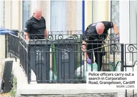  ?? MARK LEWIS ?? Police officers carry out a search in Corporatio­n Road, Grangetown, Cardiff