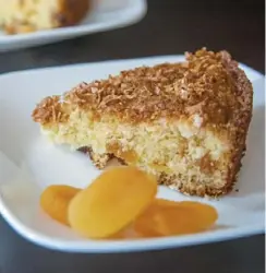  ?? Andrew Rush/Post-Gazette ?? Unsweetene­d coconut is used in the batter and topping for this apricot macaroon cake, making it chewy and irresistib­le.