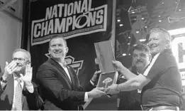  ?? RICARDO RAMIREZ BUXEDA/STAFF FILE PHOTO ?? UCF athletics director Danny White, left, receives the key to the city from Orlando mayor Buddy Dyer during last season’s championsh­ip block party downtown.