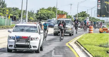  ?? PEDRO PORTAL pportal@miamiheral­d.com ?? Miami Gardens police patrols escorted a group of voters from churches and community organizati­ons biking and driving from the parking lot of the Calder Casino to the North Dade Regional Library in Miami Gardens as part of the ‘Souls to the Polls’ 2022 on Saturday.