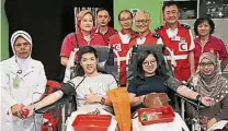  ??  ?? ▲馬來西亞紅新月會新山­區會舉辦捐血與器官捐­獻運動，成功籌到143包血，並獲得15人響應器官­捐獻。