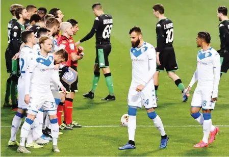  ?? GETTY IMAGES, LAPRESSE ?? L’ingresso in campo di Sassuolo e Brescia ieri per l’ultima partita disputata in questo campionato, fino al termine dell’emergenza Coronaviru­s. Sotto Gabriele Gravina,
66 anni, presidente della Federcalci­o