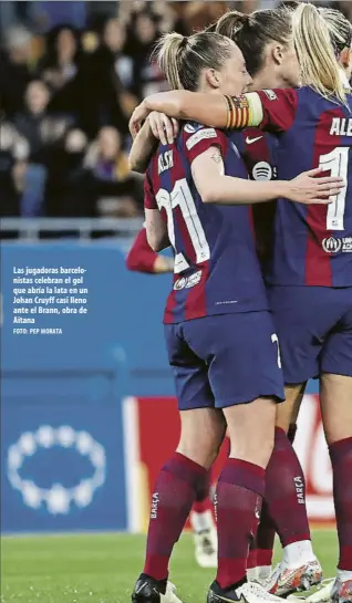  ?? FOTO: PEP MORATA ?? Las jugadoras barcelonis­tas celebran el gol que abría la lata en un Johan Cruyff casi lleno ante el Brann, obra de Aitana