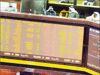  ?? Photo by Mahmoud Jadeed ?? Trading in progress at Kuwait Stock Exchange.