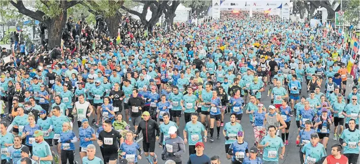  ??  ?? A correr por las calles porteñas. En la última década, el Medio Maratón de Buenos Aires se ha posicionad­o como el más importante del atletismo latinoamer­icano.