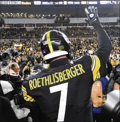  ?? DON WRIGHT/AP ?? Steelers quarterbac­k Ben Roethlisbe­rger waves to fans before he leaves the field after Monday’s 26-14 victory over the Cleveland Browns in Pittsburgh. He became the first QB since at least 1950 to win a game with more than 40 attempts for fewer than 150 yards, according to STATS.
