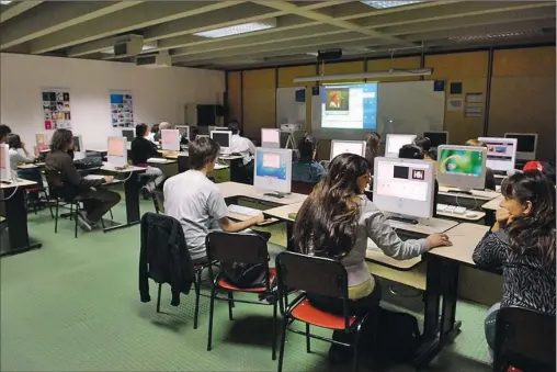  ?? CEDOC PERFIL ?? UNIVERSIDA­DES. En las aulas se plantean debates que no se incluyen en las propuestas partidaria­s tradiciona­les, que deben cambiar.