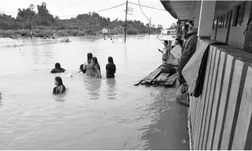  ??  ?? The flood situation at Tuai Rumah Ayai Sawing’s longhouse.