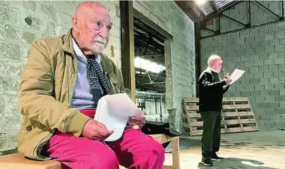  ?? REUTERS ?? Simon Gronowkis, de 90 años, ha visto cómo su historia ha sido convertida en ópera