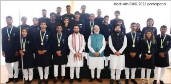  ?? Modi with CWG 2022 participan­ts ??