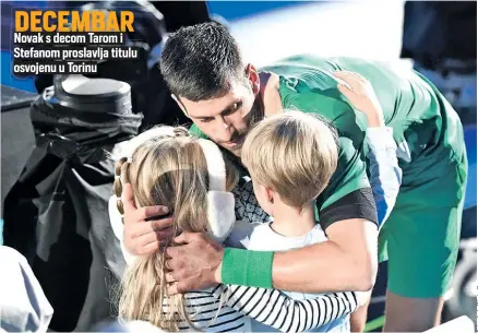  ?? ?? DECEMBAR Novak s decom Tarom i Stefanom proslavlja titulu osvojenu u Torinu