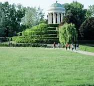  ??  ?? Sorvegliat­e
Parco Querini, una delle aree verdi cittadine più frequentat­e dai vicentini.
Specie dopo la riapertura