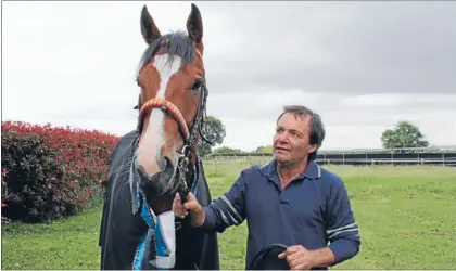  ??  ?? Top form: Southern man Alan Tait poses for the Chronicle camera with his Levin Classic winner Southern Lord.