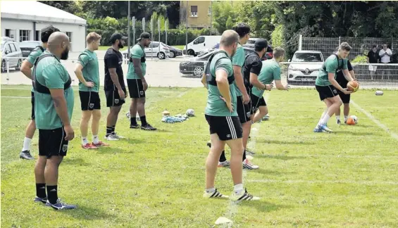  ?? Photo DDM ?? Les Montalbana­is ont repris le chemin de l’entraîneme­nt en mêlant physique et reprise progressiv­e de l’activité rugby.